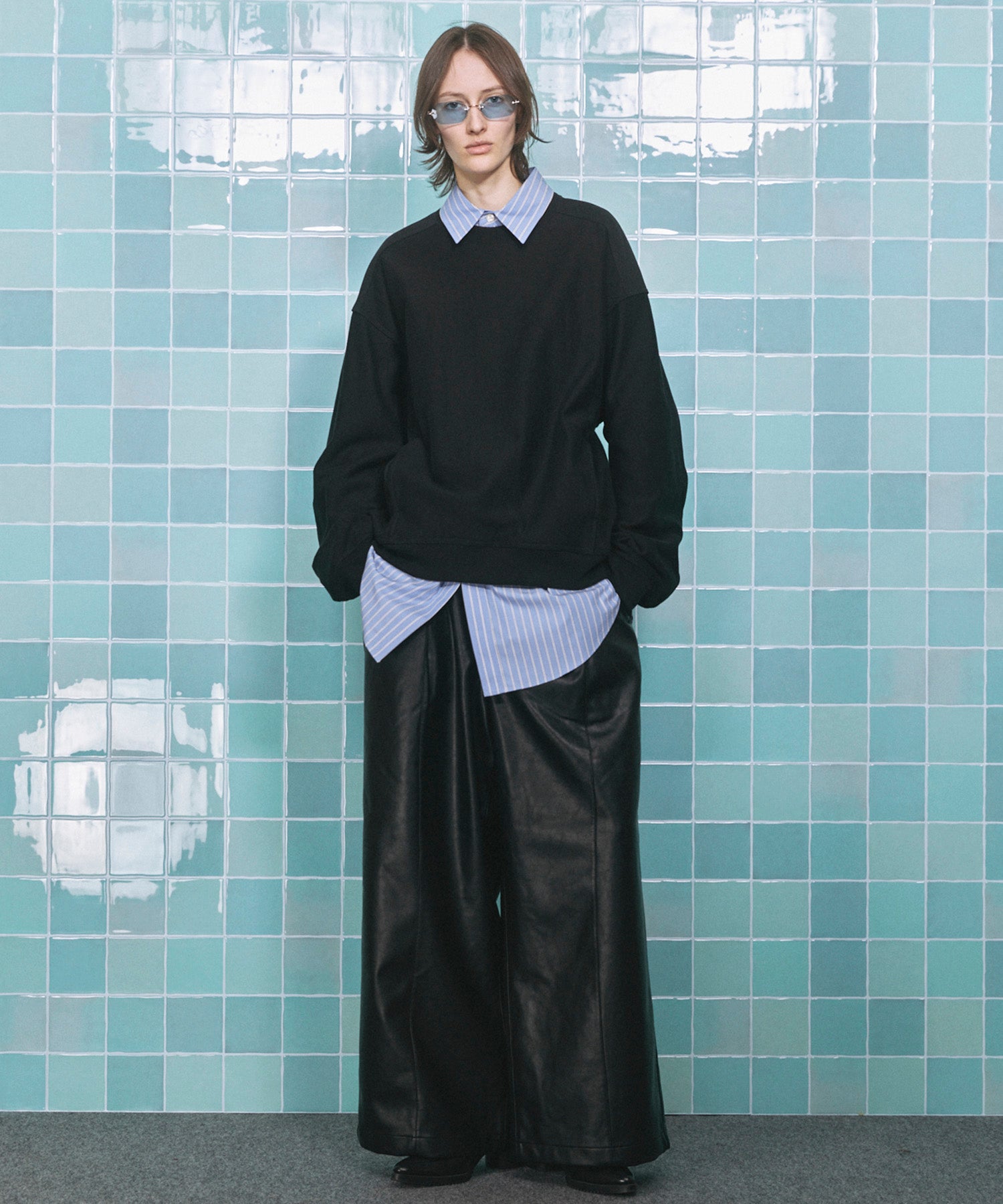 인공 가죽 핀 턱 넓은 바지