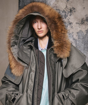 MA-1 비행 재킷과 결합 된 주요 M-65 모드 코트