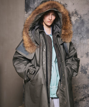 MA-1 비행 재킷과 결합 된 주요 M-65 모드 코트