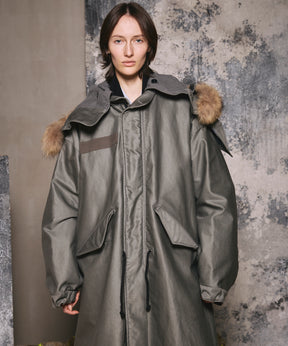 MA-1 비행 재킷과 결합 된 주요 M-65 모드 코트