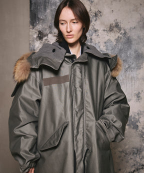 MA-1 비행 재킷과 결합 된 주요 M-65 모드 코트