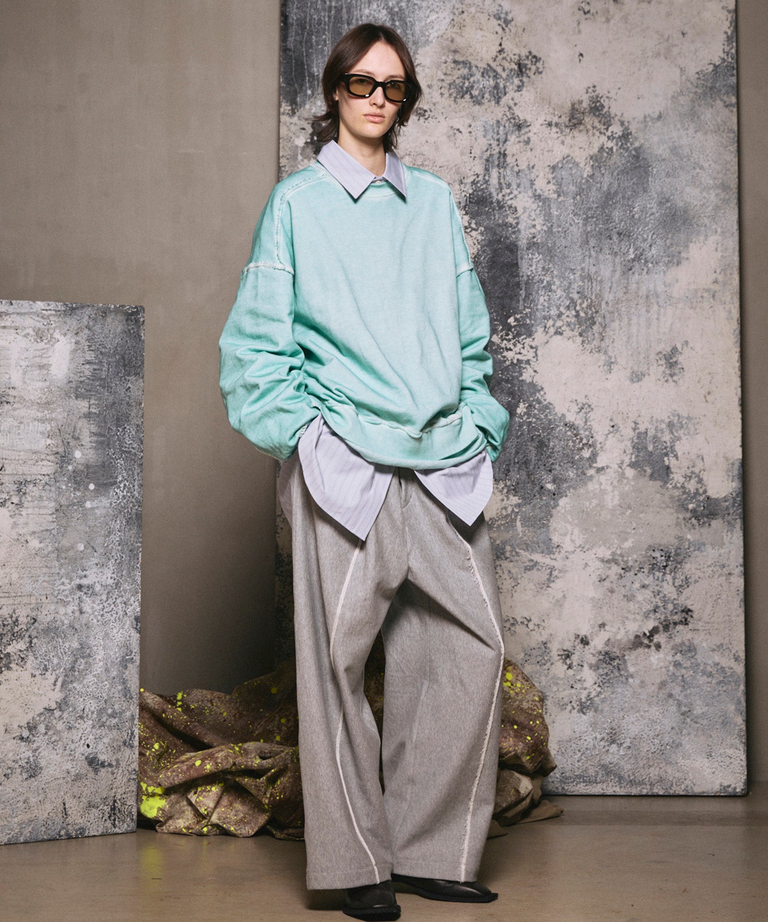 重量重量汗水绣花损伤超染色船员脖子套头衫