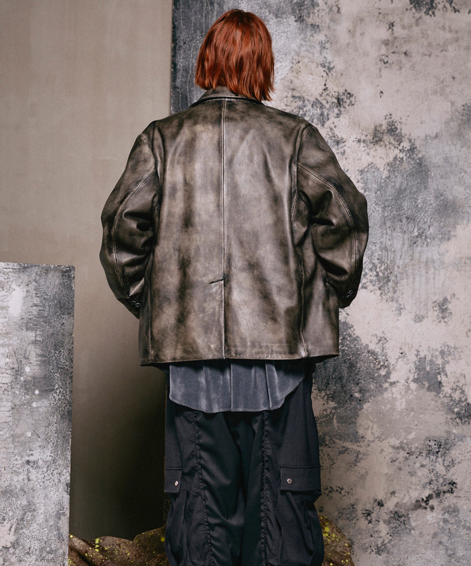 [25AW 사전 주문] 양 가죽은 정점에 정착 된 라펠 반 더블 테일러드 재킷