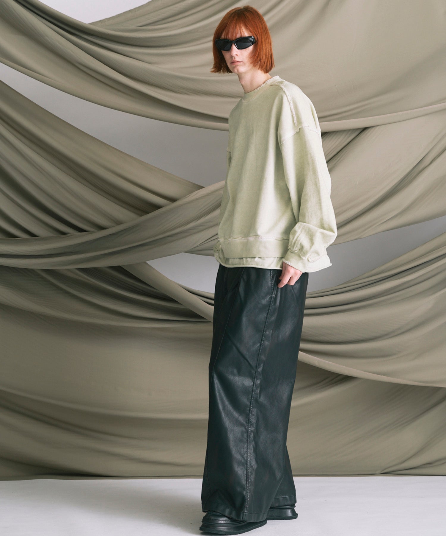 重量重量汗水绣花损伤超染色船员脖子套头衫