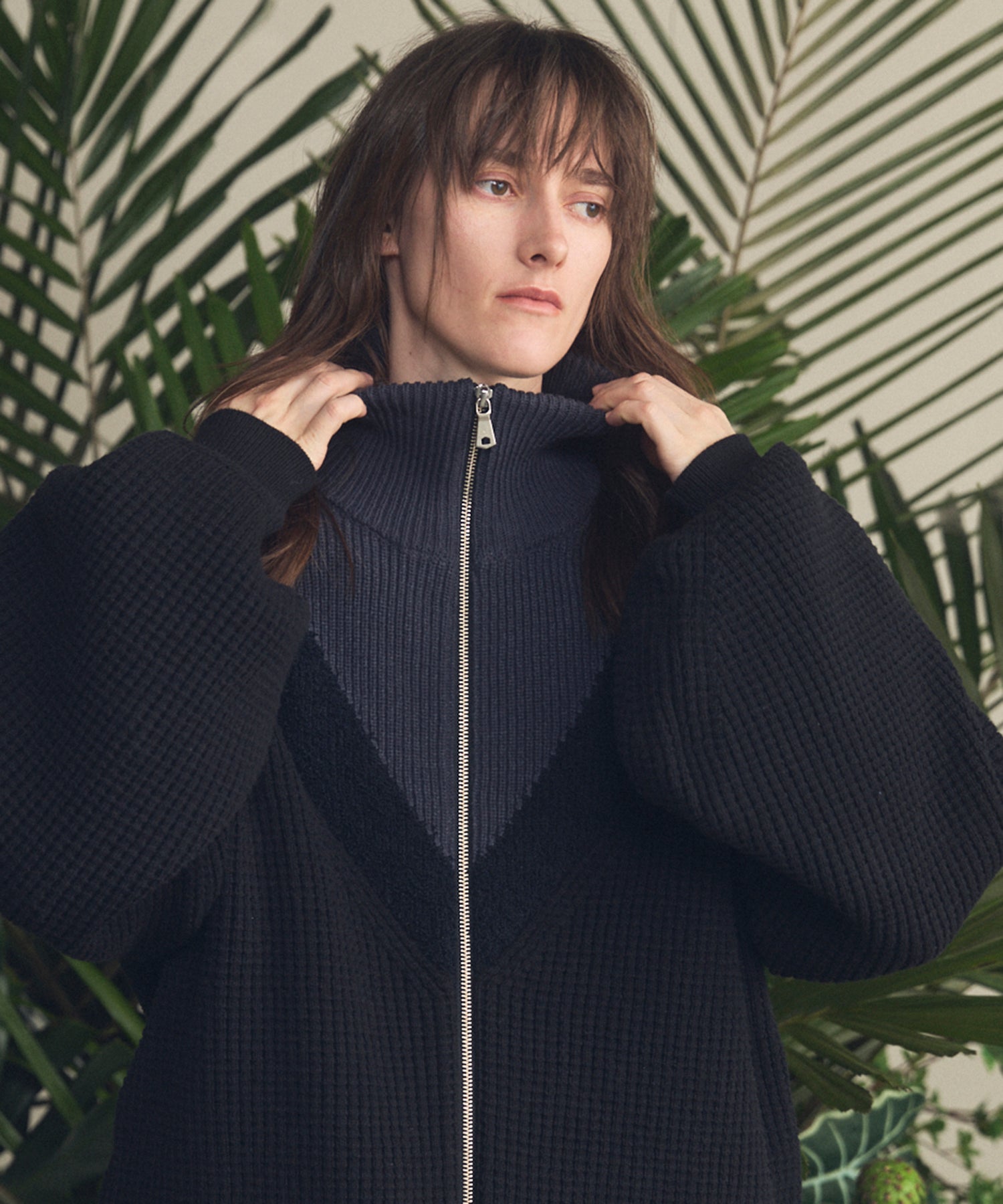 26SS PRE-ORDER】Prime-Over V-neck Panel Switching Drivers Knit Blouson