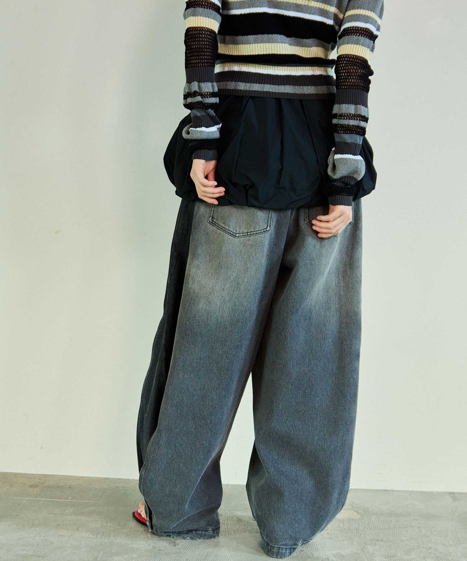 【PRE-ORDER】Side-Tuck Cocoon Denim Pants