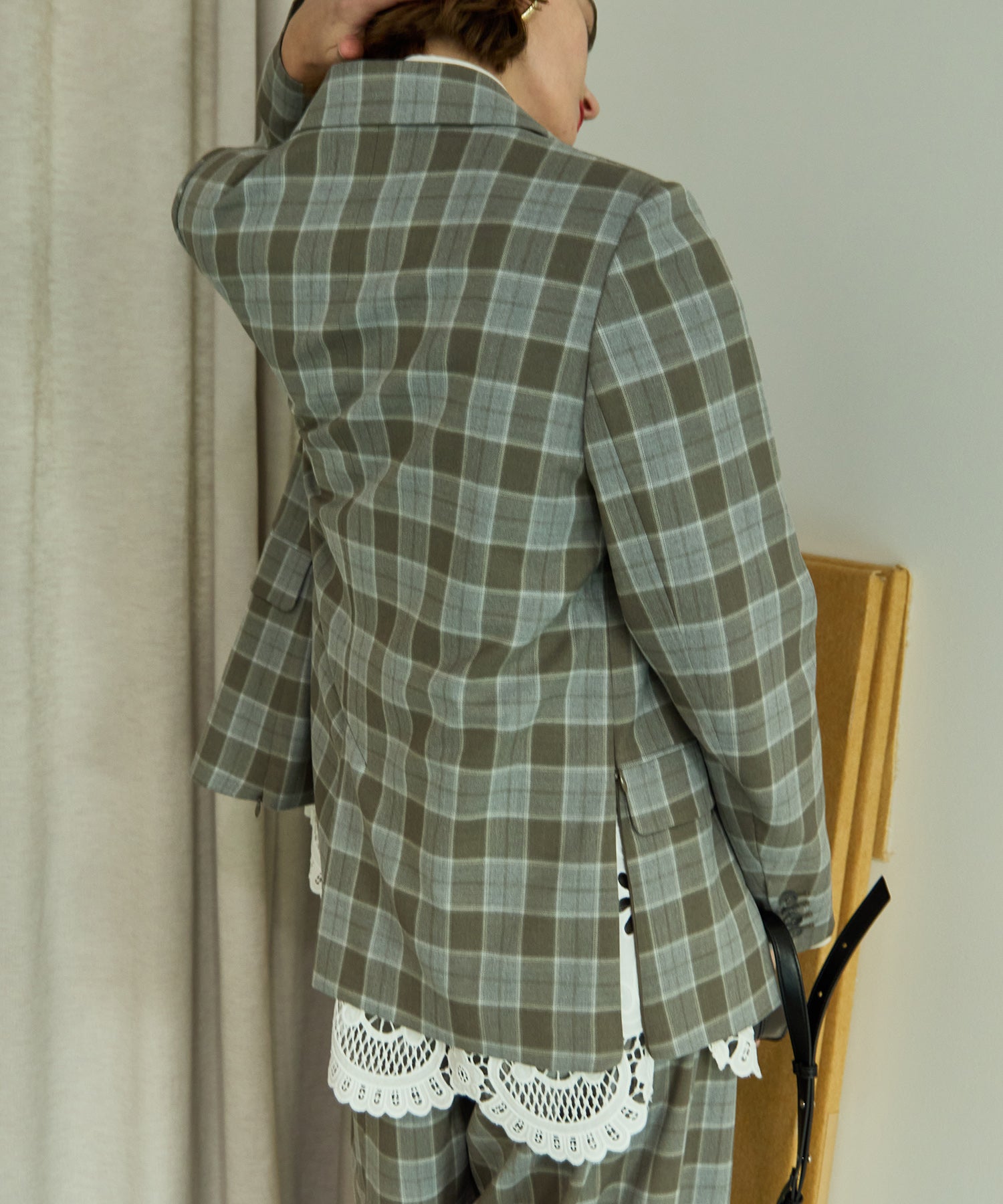 Hem Embroidery Tie Shirt