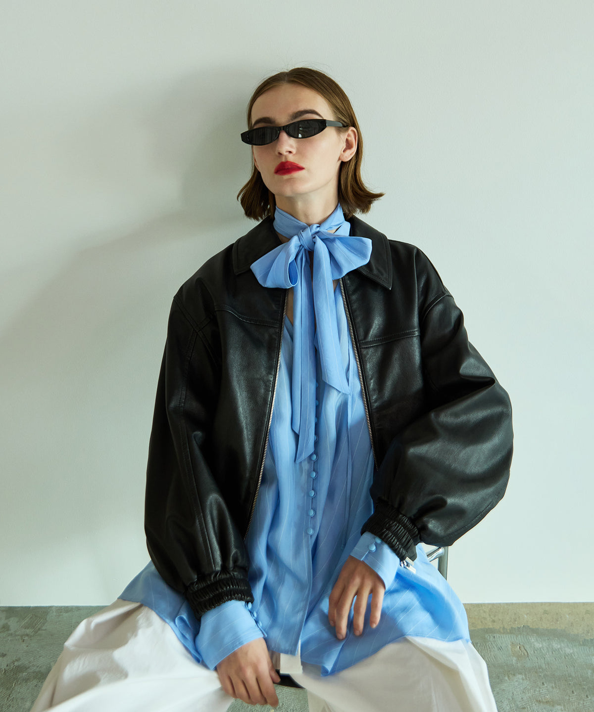 [26SPRING PRE-ORDER] 볼륨감 있는 가죽 블루종
