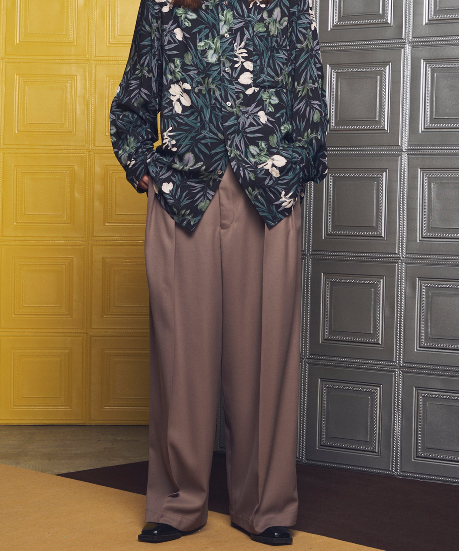 [26SS PRE-ORDER] Clear Trichotine Two-tuck Prime-Wide Slacks