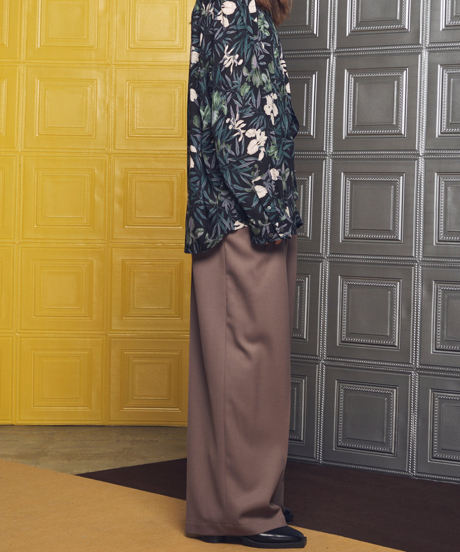 [26SS PRE-ORDER] Clear Trichotine Two-tuck Prime-Wide Slacks