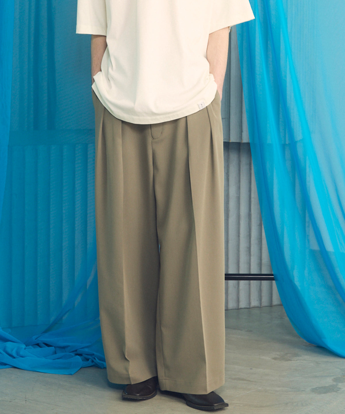 【26SS PRE-ORDER】Crispy Cross Calze Two-tuck Prime-Wide Slacks