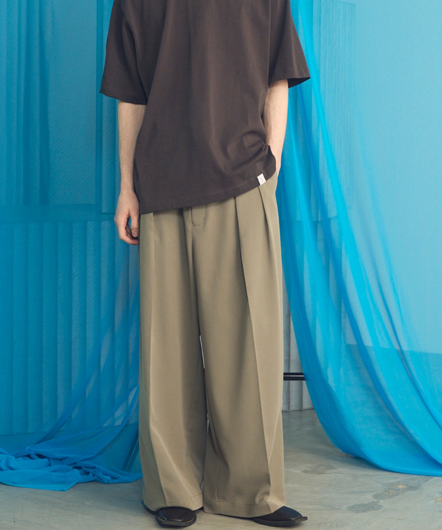 【26SS PRE-ORDER】Crispy Cross Calze Two-tuck Prime-Wide Slacks