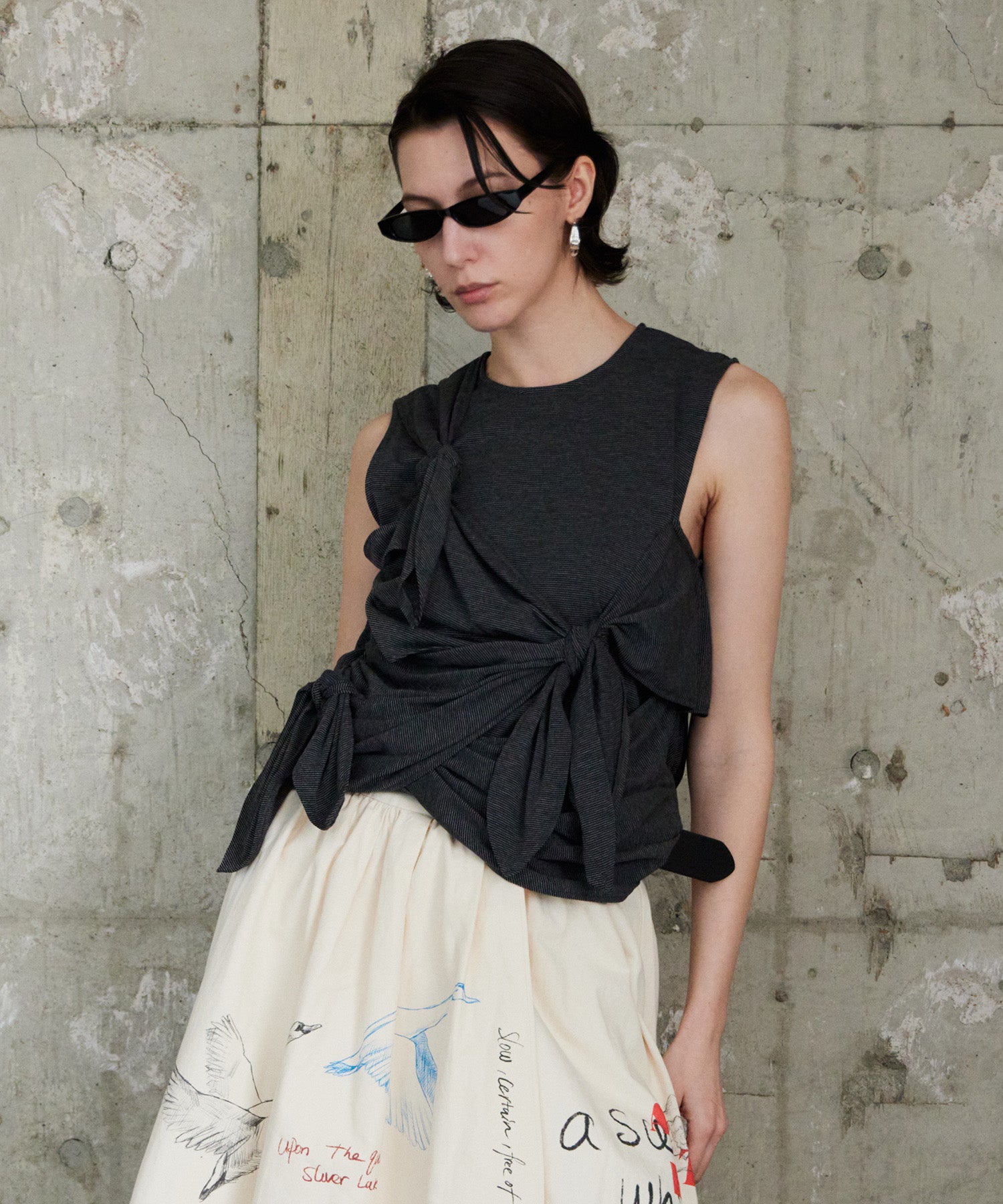 Knot Sleeveless Border T-Shirt