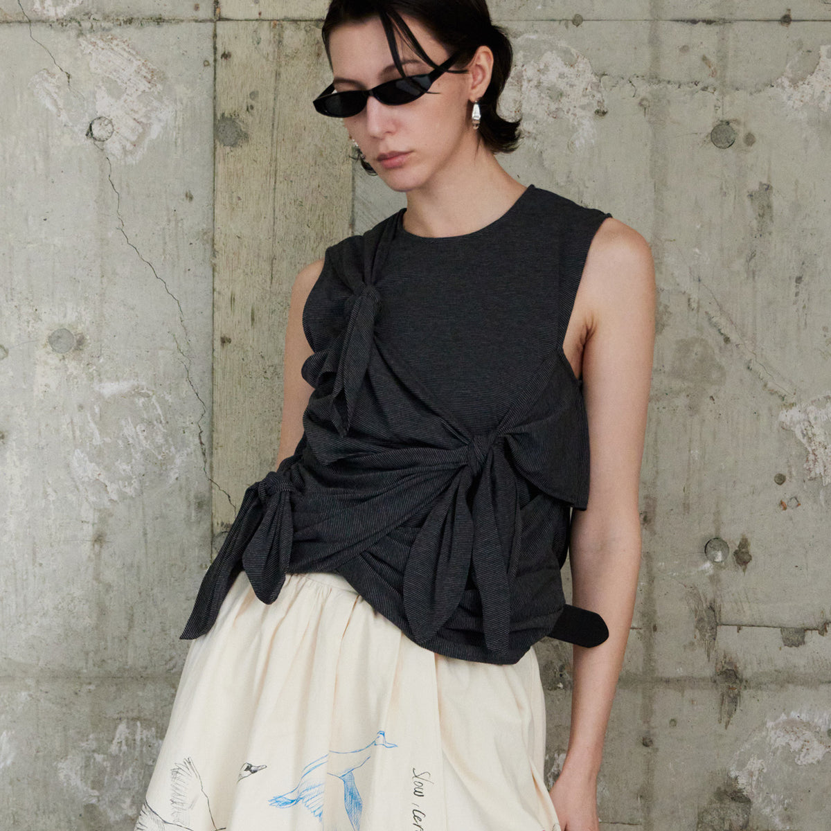 Knot Sleeveless Border T-Shirt
