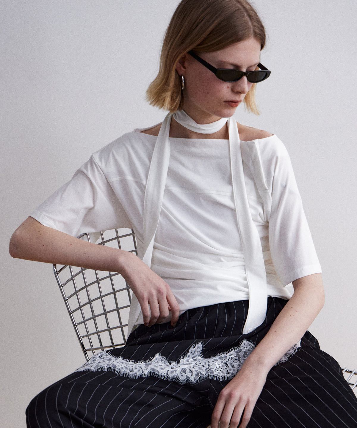 领带细节 2WAY 扭纹 T 恤