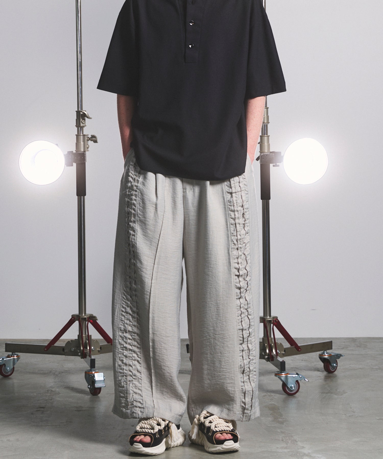 [26SS PRE-ORDER] Linen Mix Slab Side Big Pocket Prime-Wide Pants