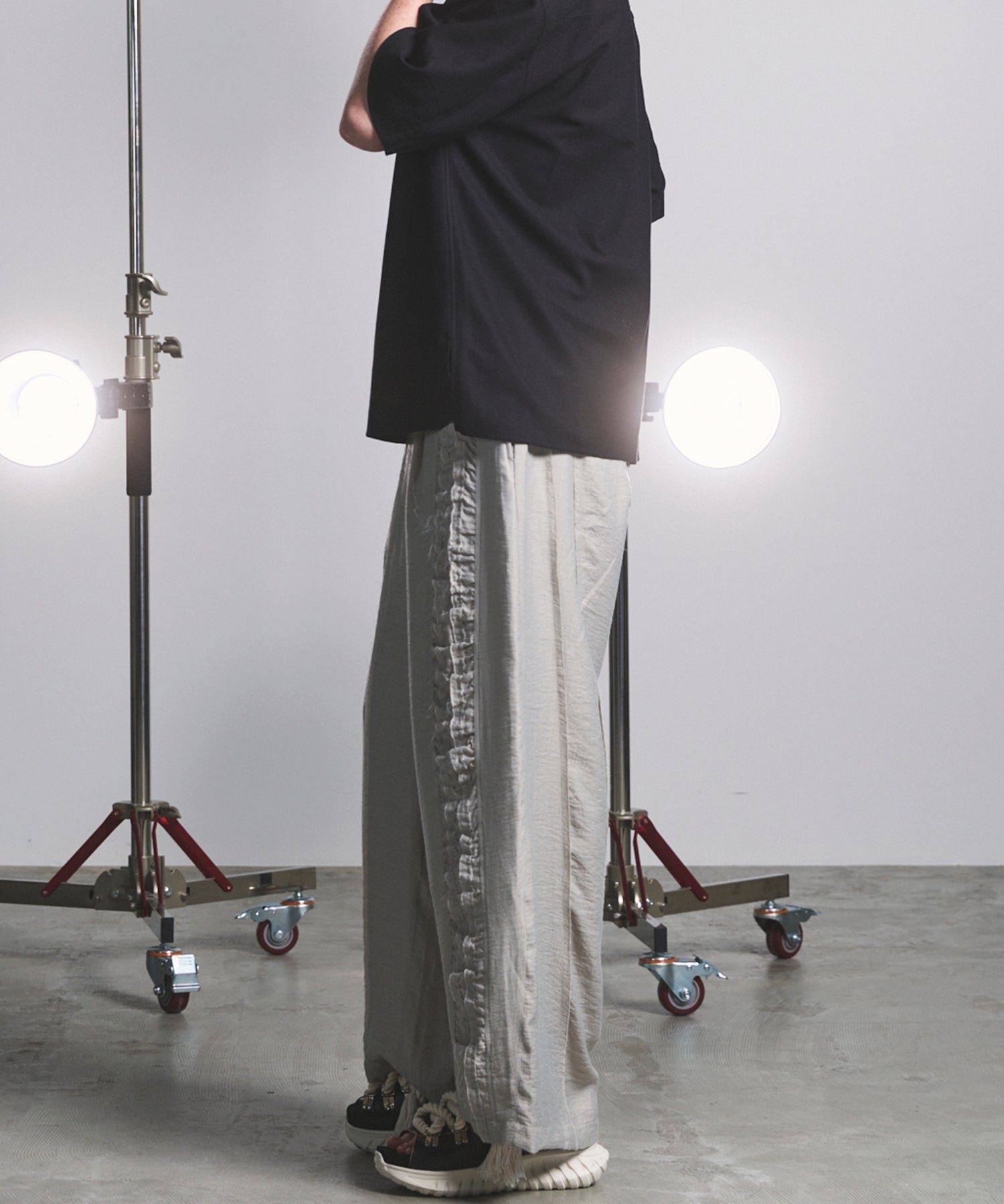 [26SS PRE-ORDER] Linen Mix Slab Side Big Pocket Prime-Wide Pants