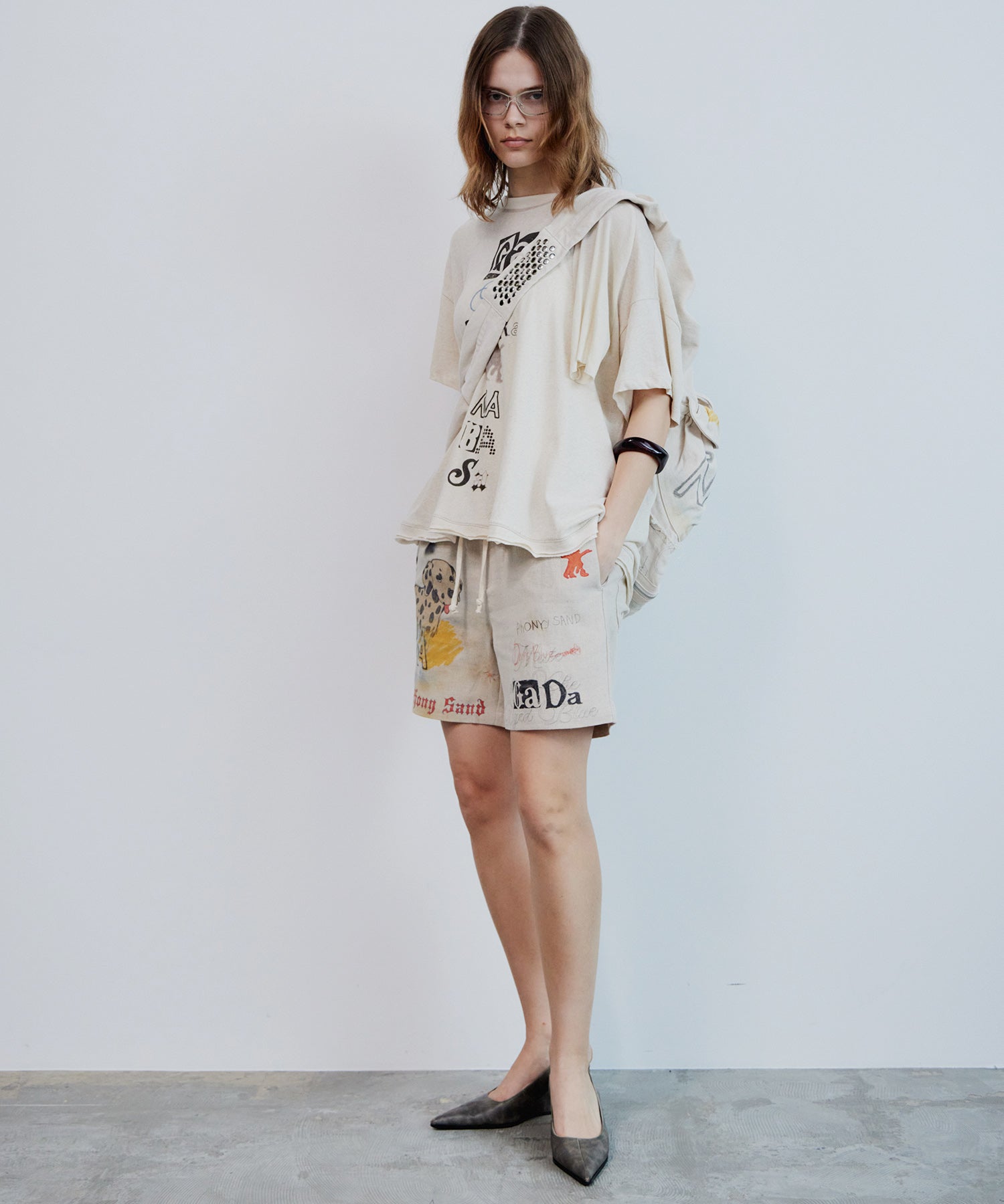 【OPEN YY】SCOOP NECK PHONETIC TEE