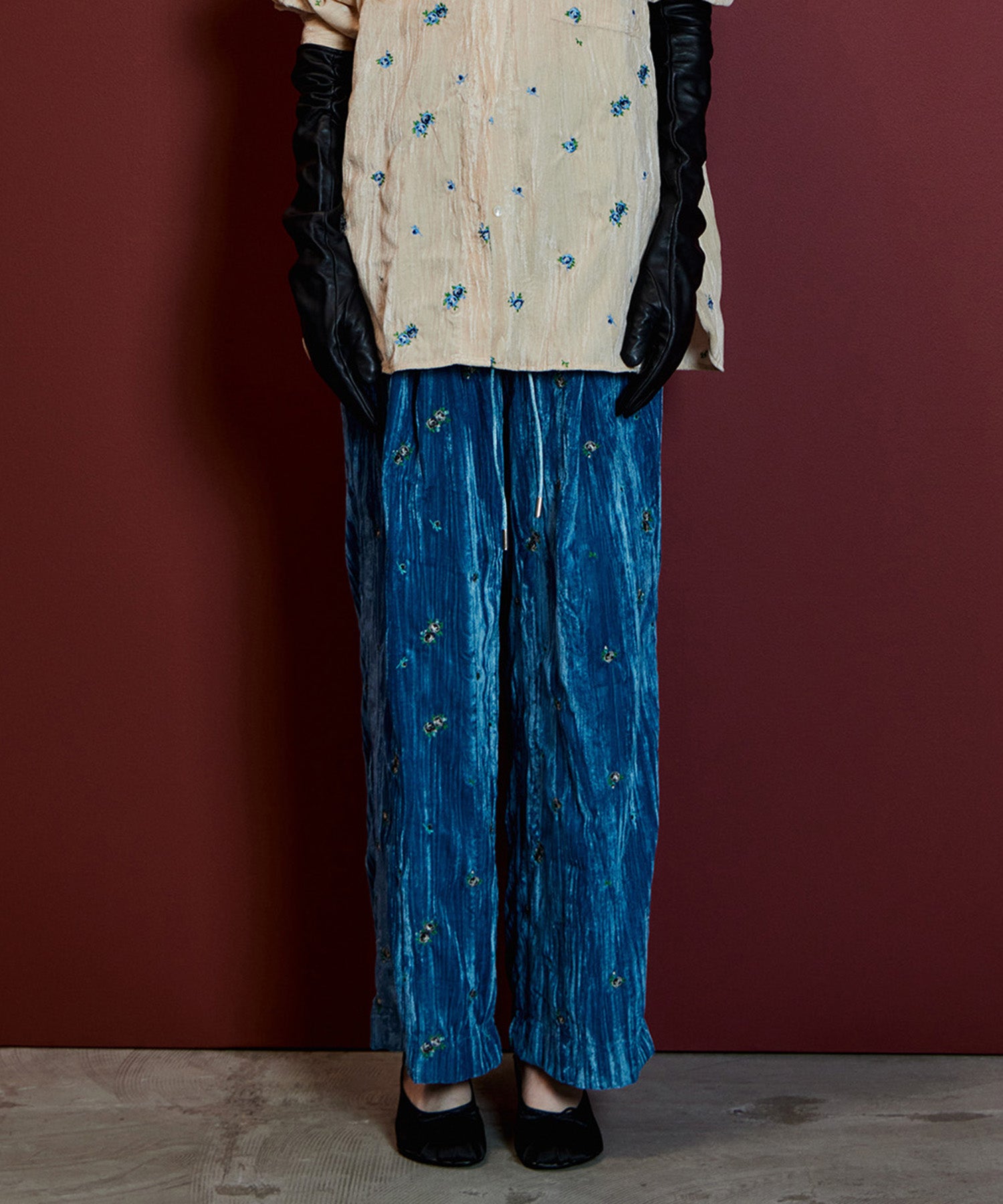 【26AUTUMN PRE-ORDER】Flower Embroidery Velour Easy Pants
