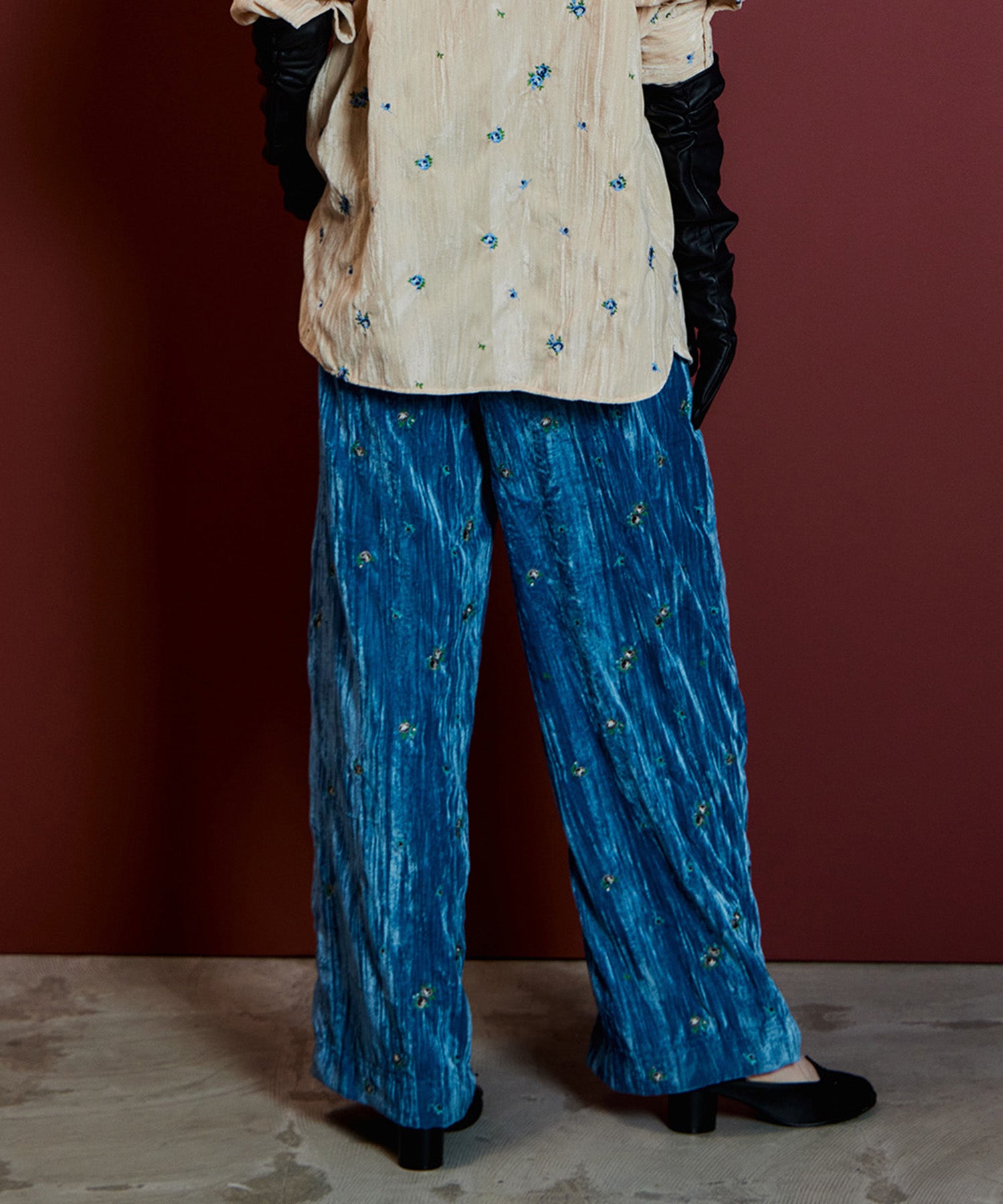 【26AUTUMN PRE-ORDER】Flower Embroidery Velour Easy Pants