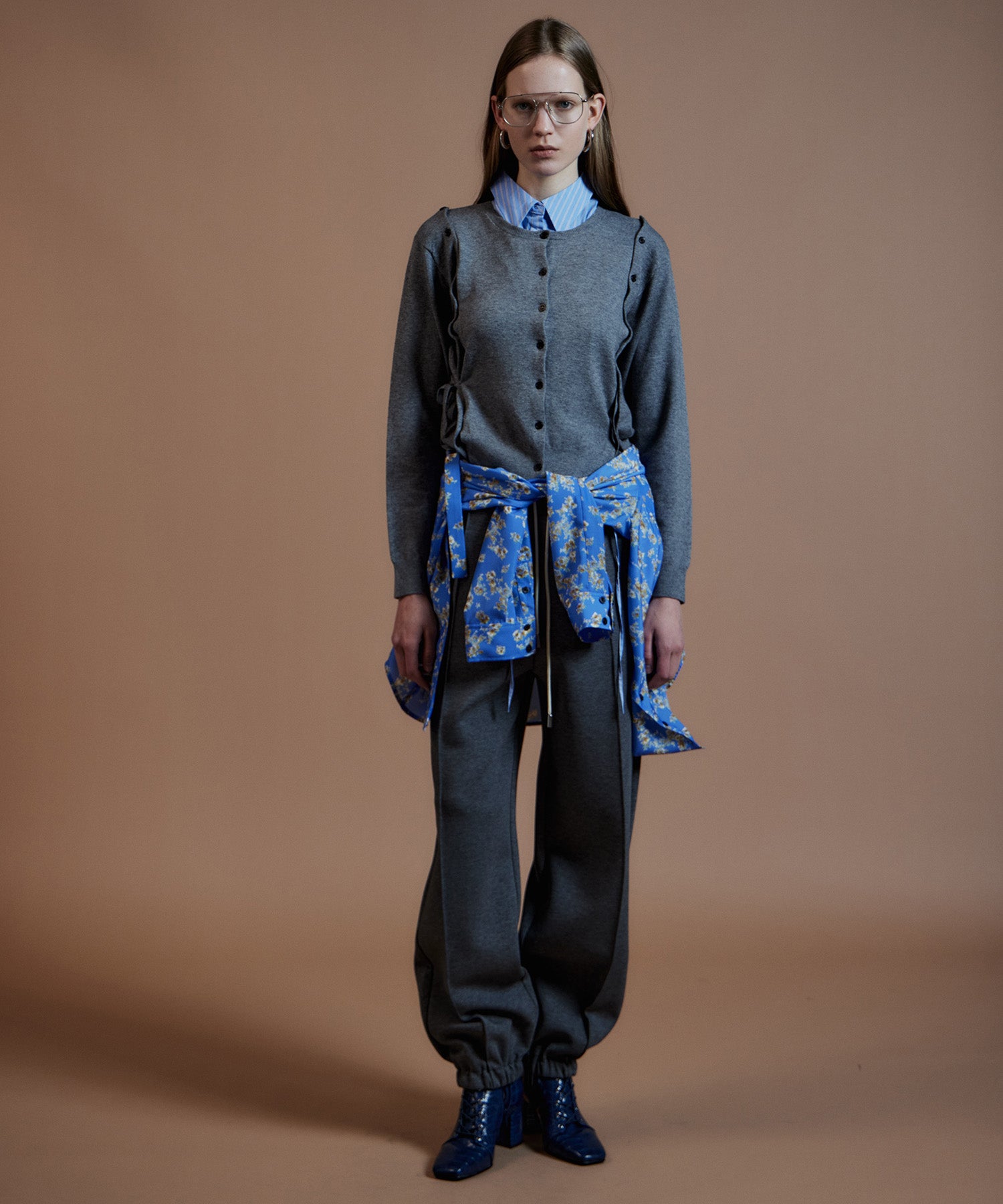 【26AUTUMN PRE-ORDER】Bow-Tie Crew Cardigan