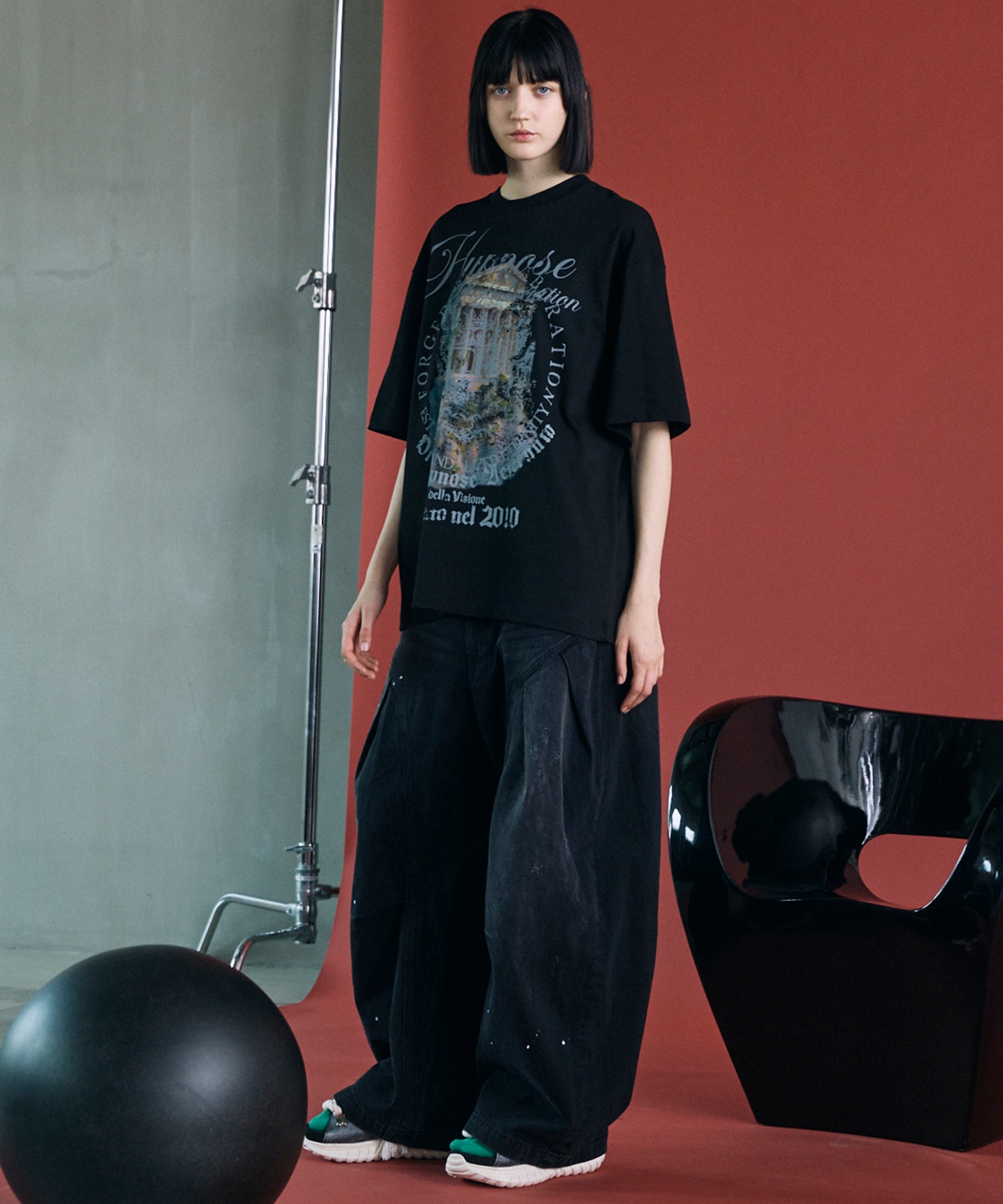 [26SS 预购] [Hypnose Association for MAISON SPECIAL] “EMBLEM 2010” Prime-Over 圆领图案 T 恤