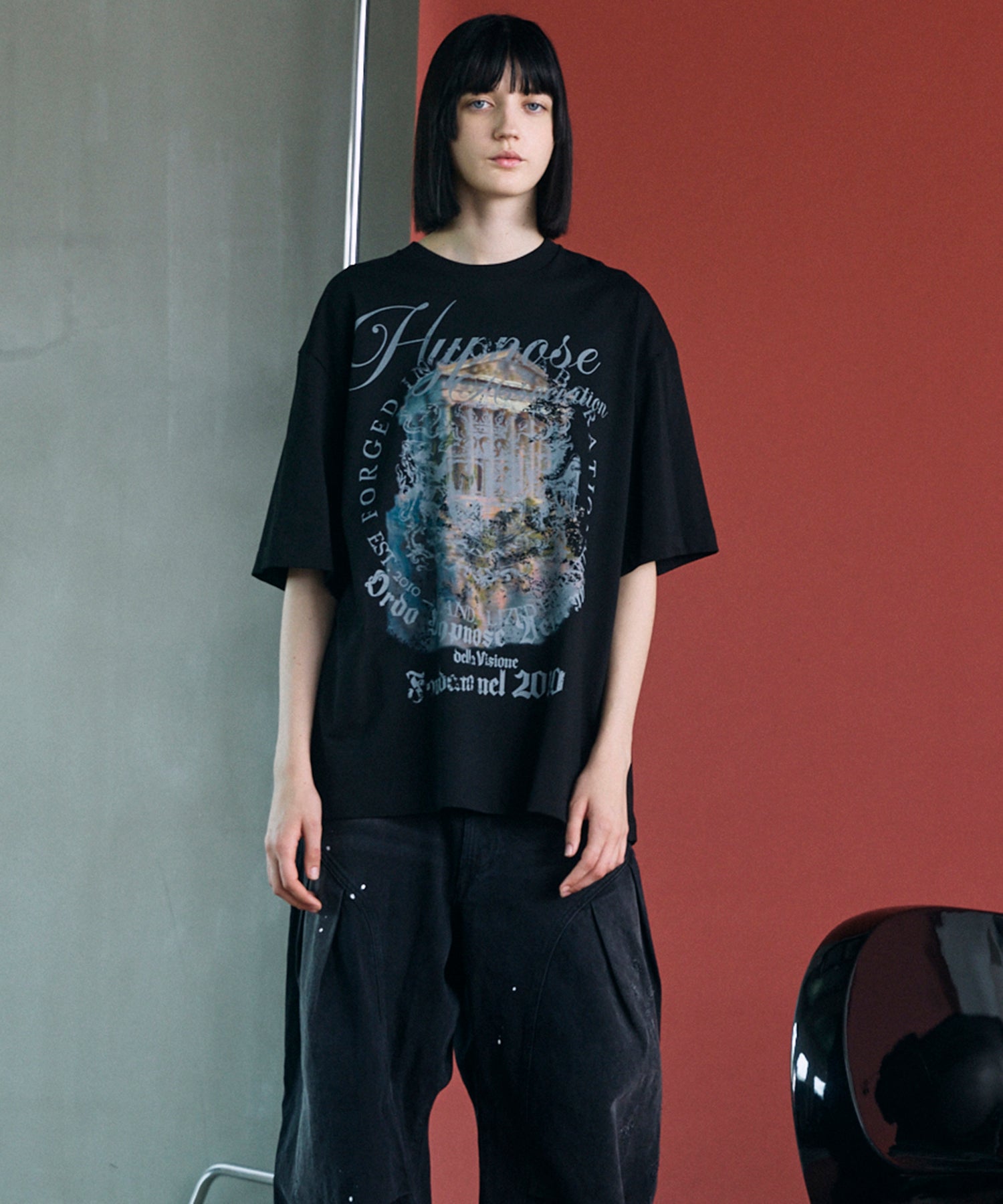[26SS 预购] [Hypnose Association for MAISON SPECIAL] “EMBLEM 2010” Prime-Over 圆领图案 T 恤