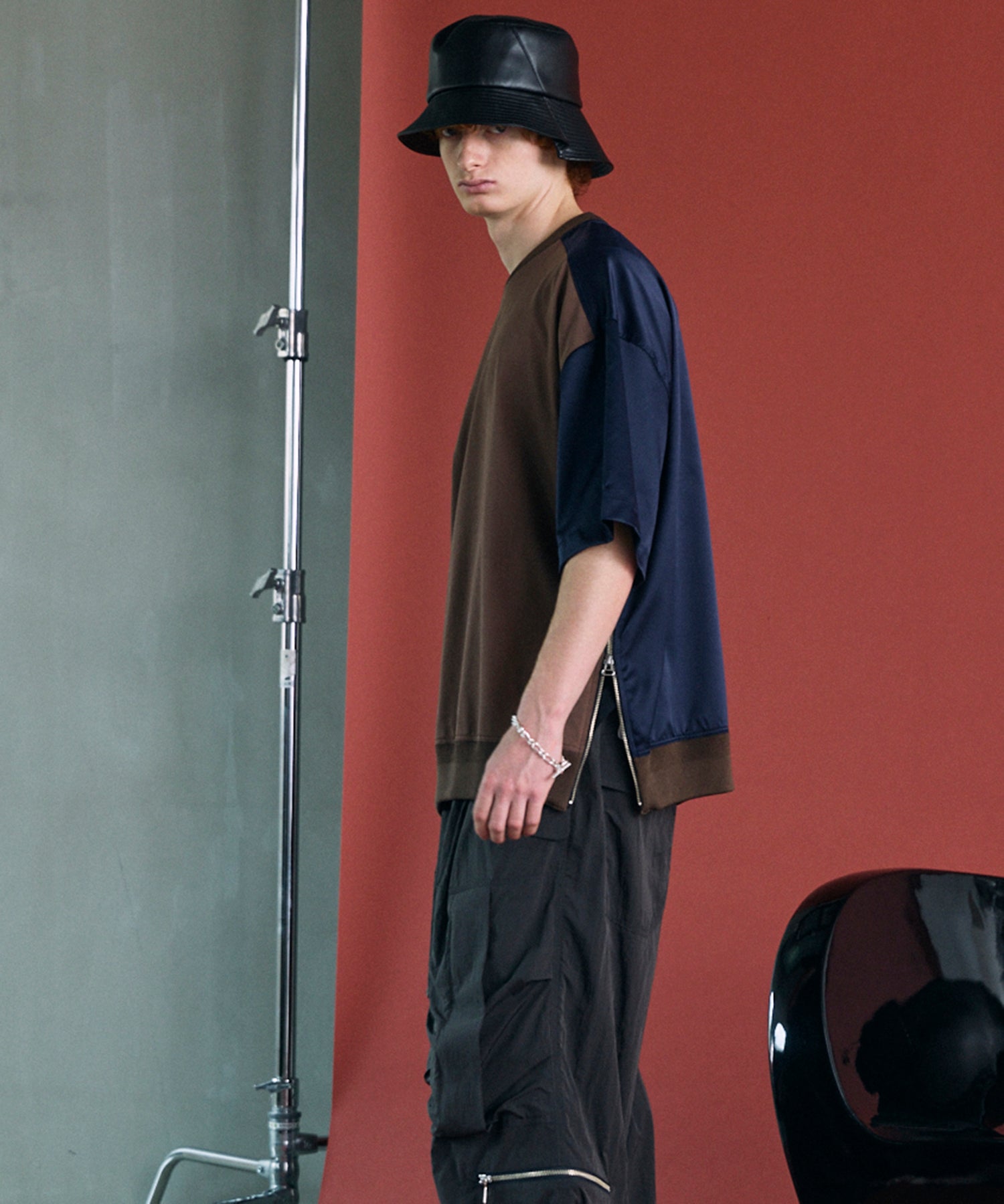Different Material Docking Prime-Over Side Zip T-Shirt