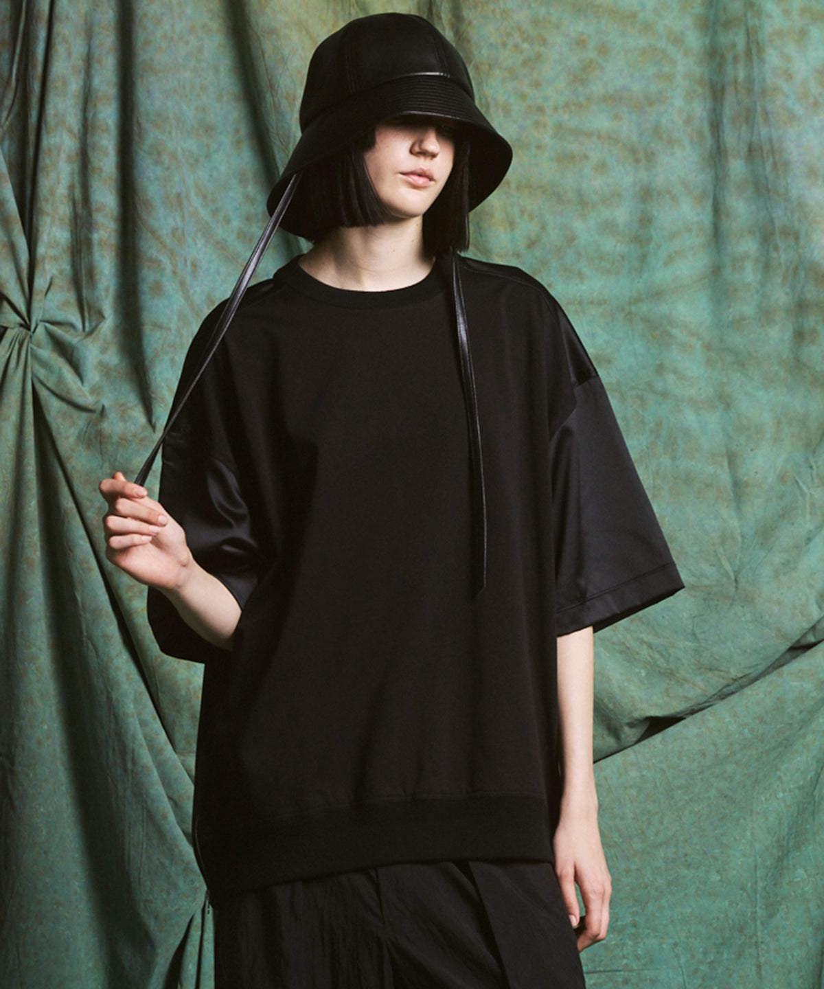 Different Material Docking Prime-Over Side Zip T-Shirt