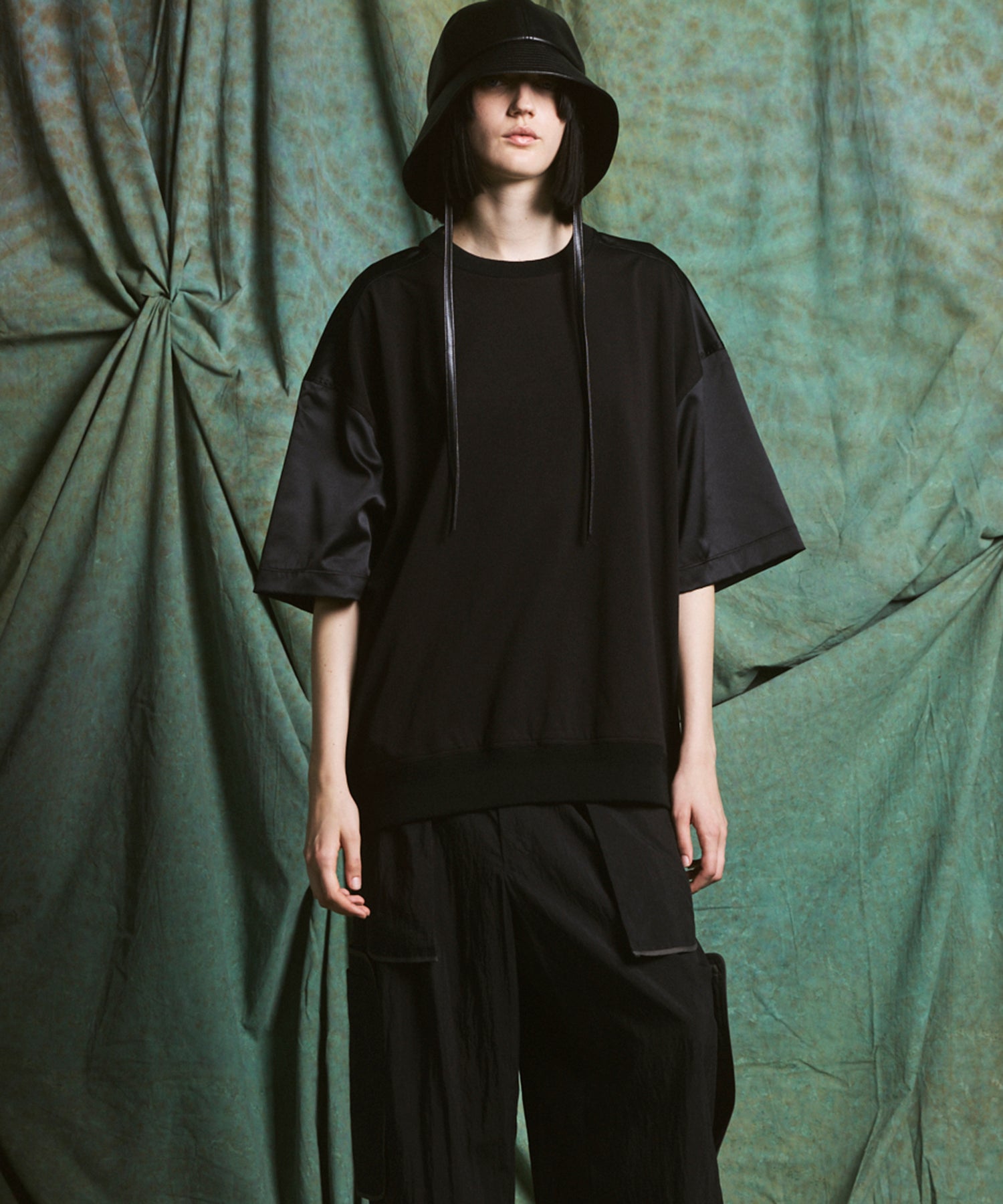 Different Material Docking Prime-Over Side Zip T-Shirt