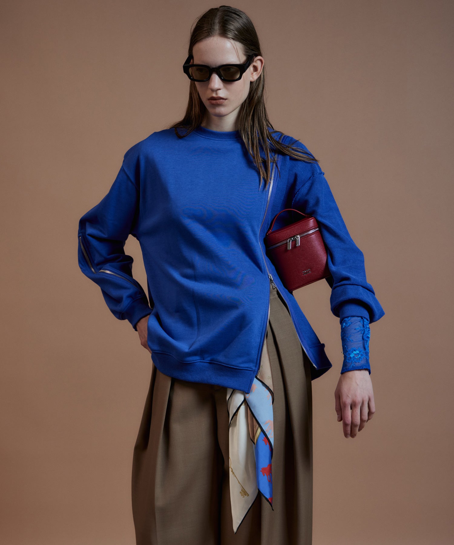 【26AUTUMN PRE-ORDER】Reverse Zipper Sweatshirt
