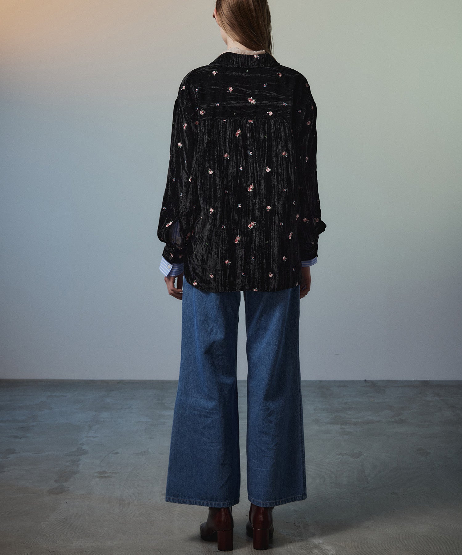 【26AUTUMN PRE-ORDER】Flower Embroidery Velour Overshirt