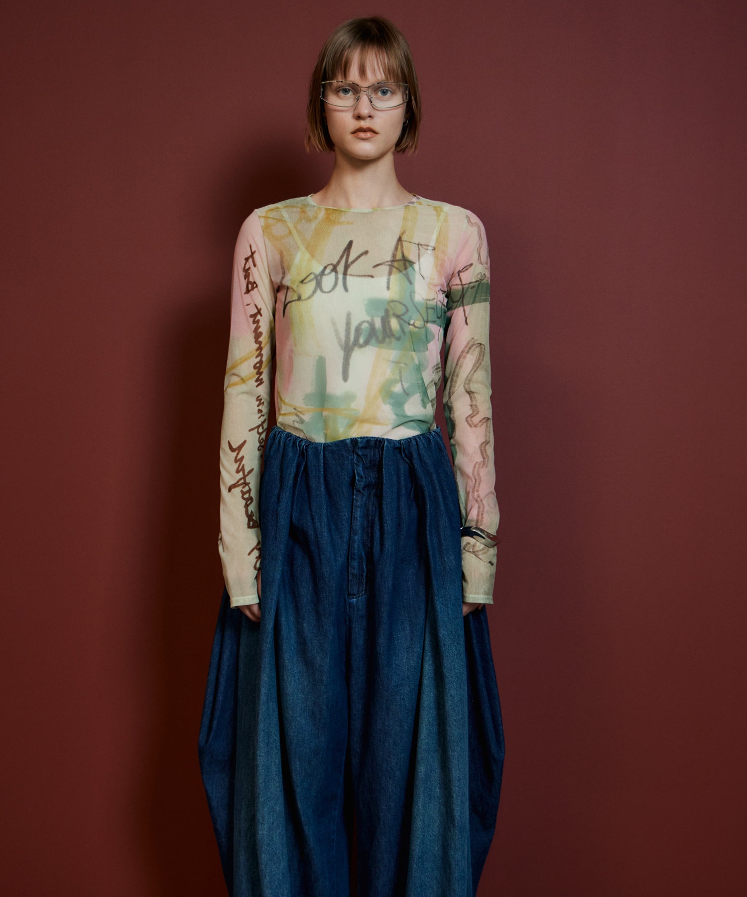 【26AUTUMN PRE-ORDER】Look at Yourself Logo Sheer Top