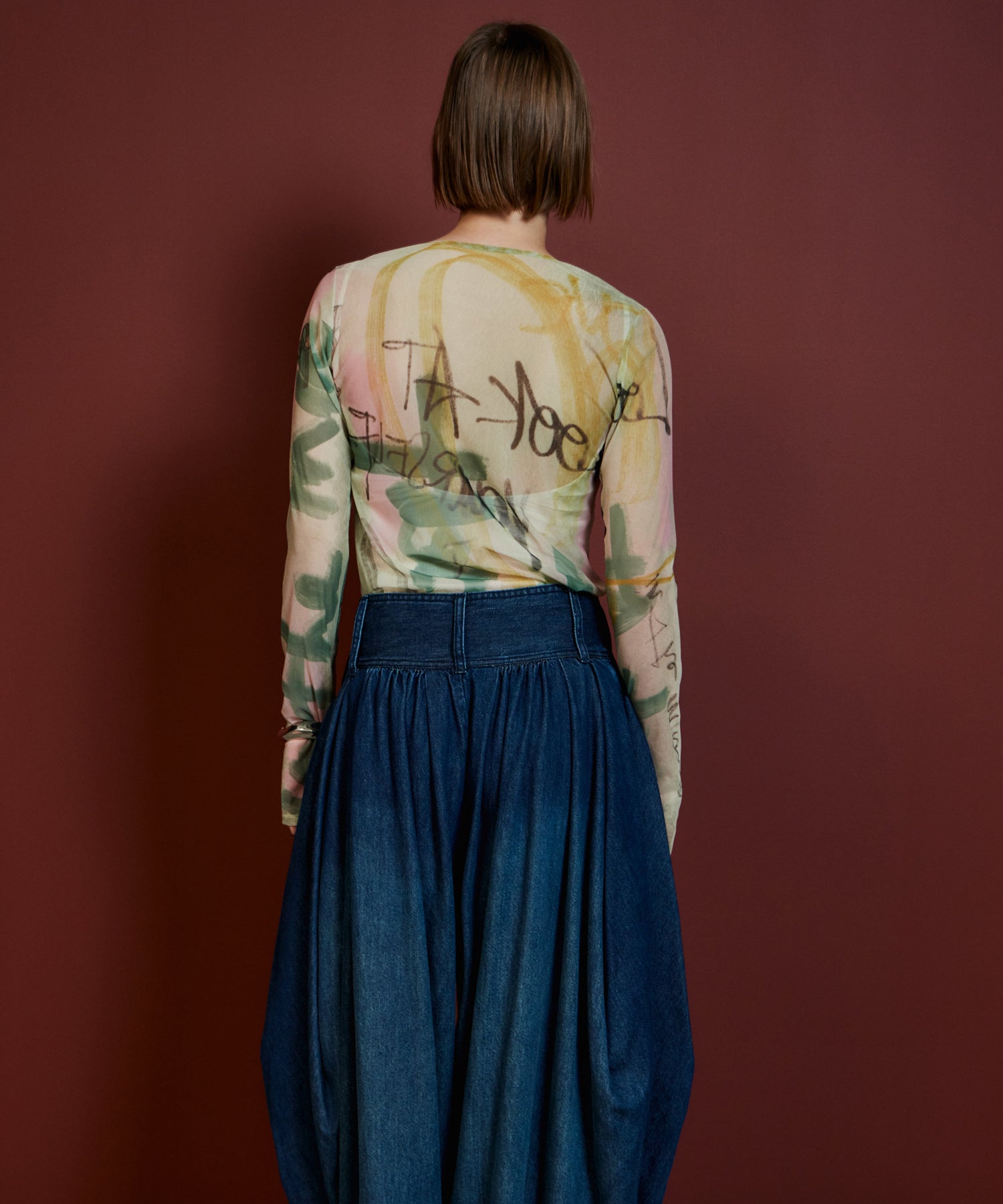 【26AUTUMN PRE-ORDER】Look at Yourself Logo Sheer Top