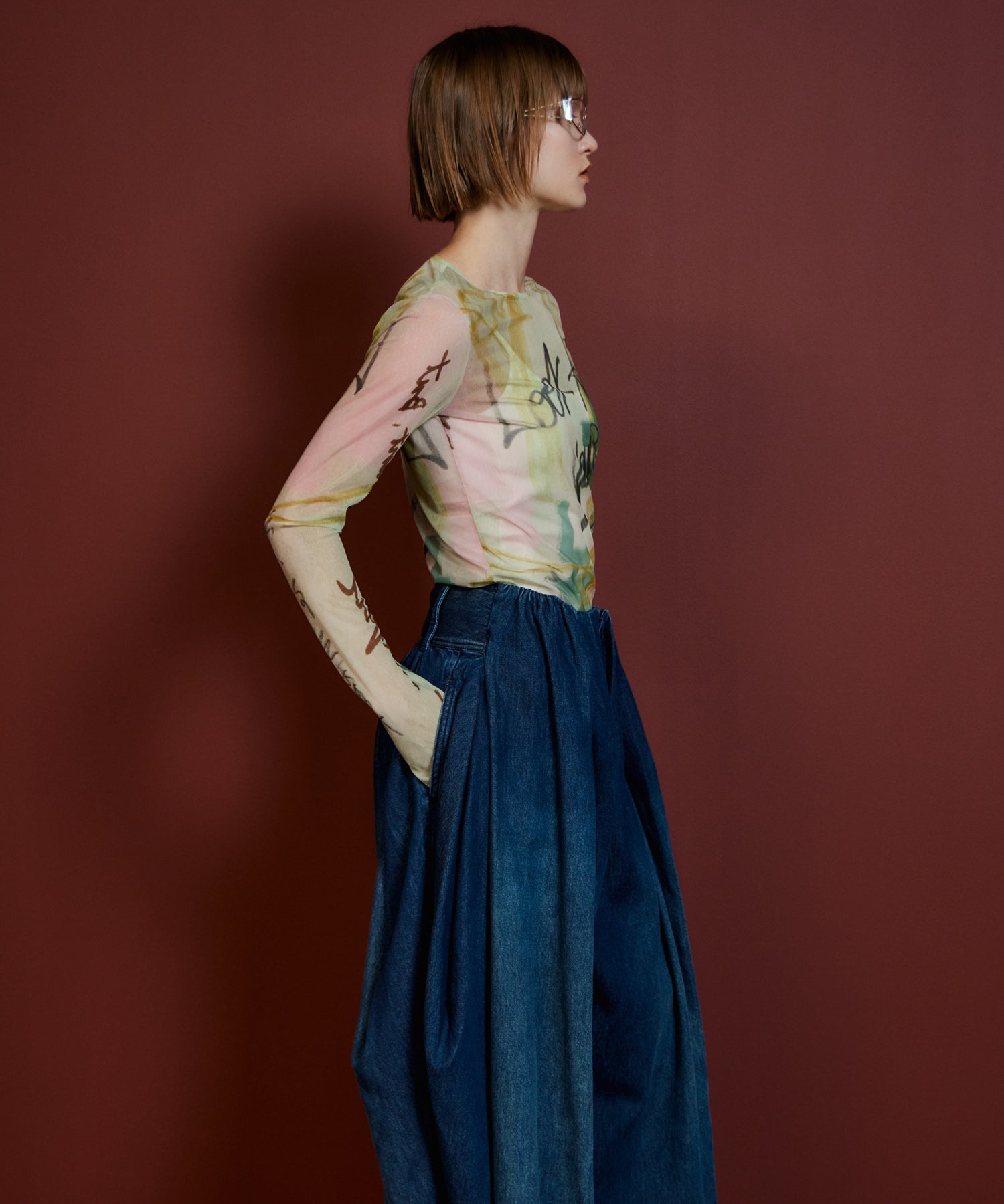 【26AUTUMN PRE-ORDER】Look at Yourself Logo Sheer Top