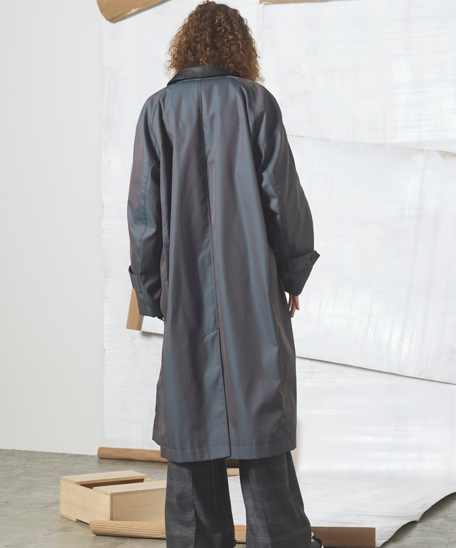 【26AW PRE-ORDER】120/2/2 Suvin Cotton Gabardine Prime-Over Leather Collar Balmacaan Coat