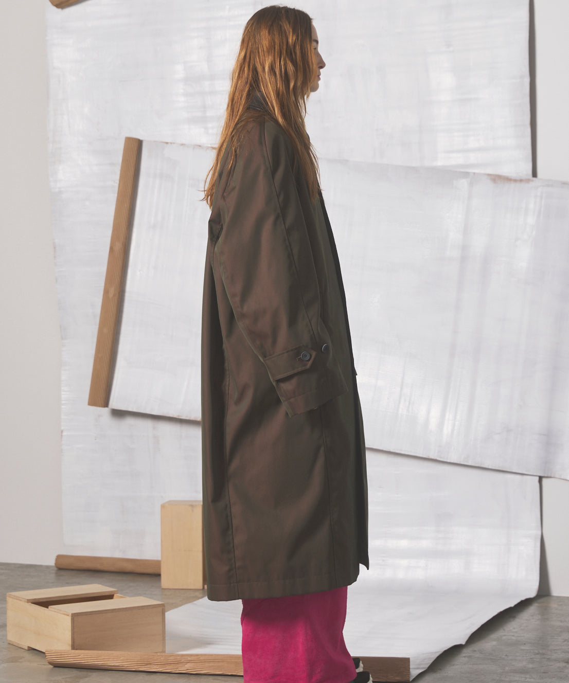 【26AW PRE-ORDER】120/2/2 Suvin Cotton Gabardine Prime-Over Leather Collar Balmacaan Coat