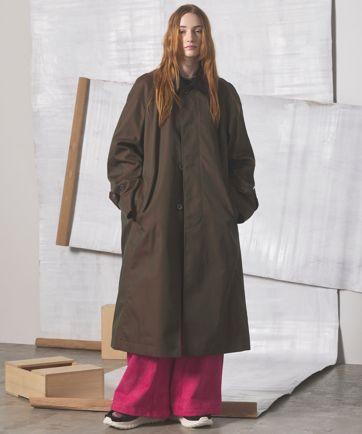 【26AW PRE-ORDER】120/2/2 Suvin Cotton Gabardine Prime-Over Leather Collar Balmacaan Coat