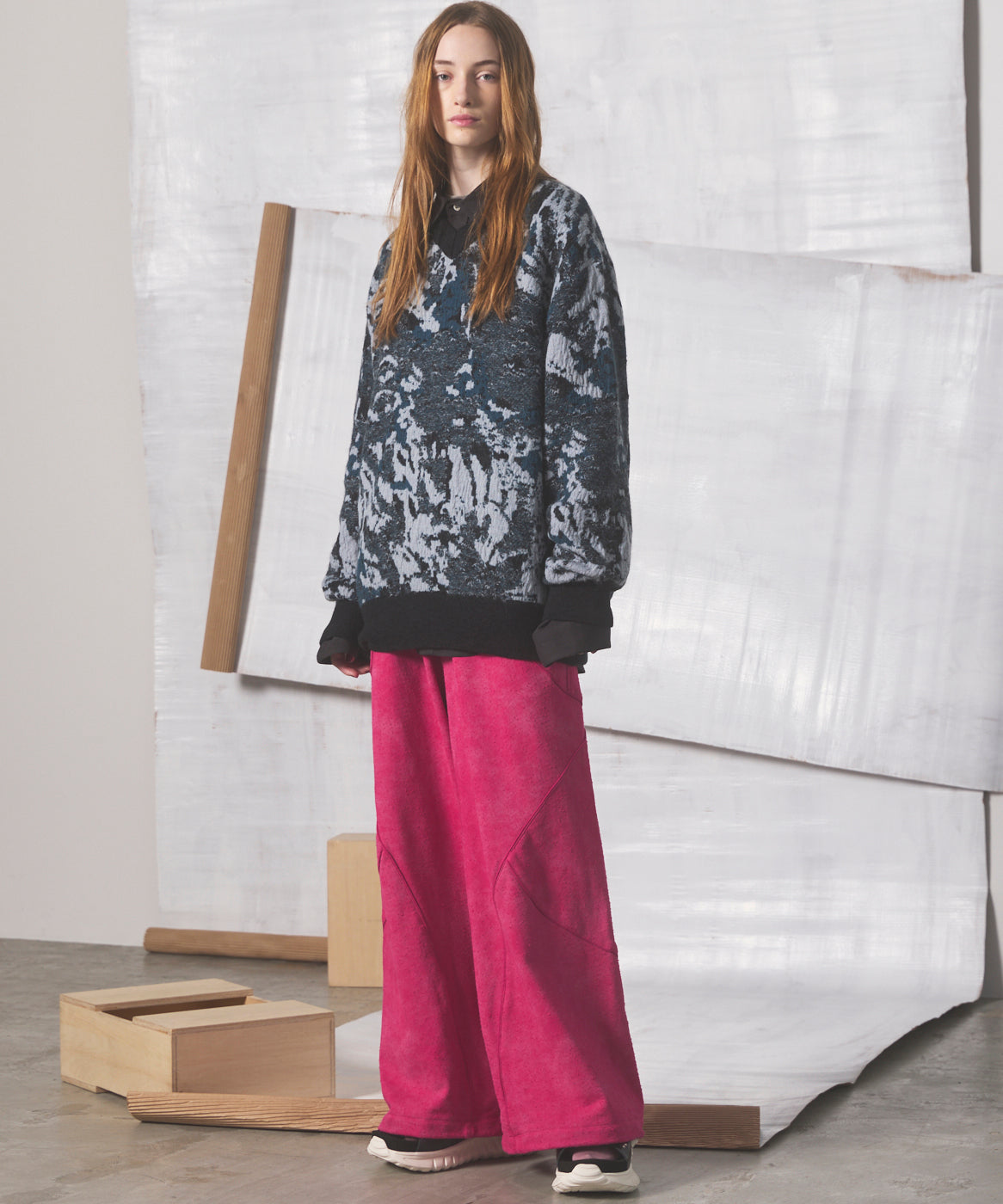 【26AW PRE-ORDER】Abstract Pattern Prime-Over V-neck Knit Tops