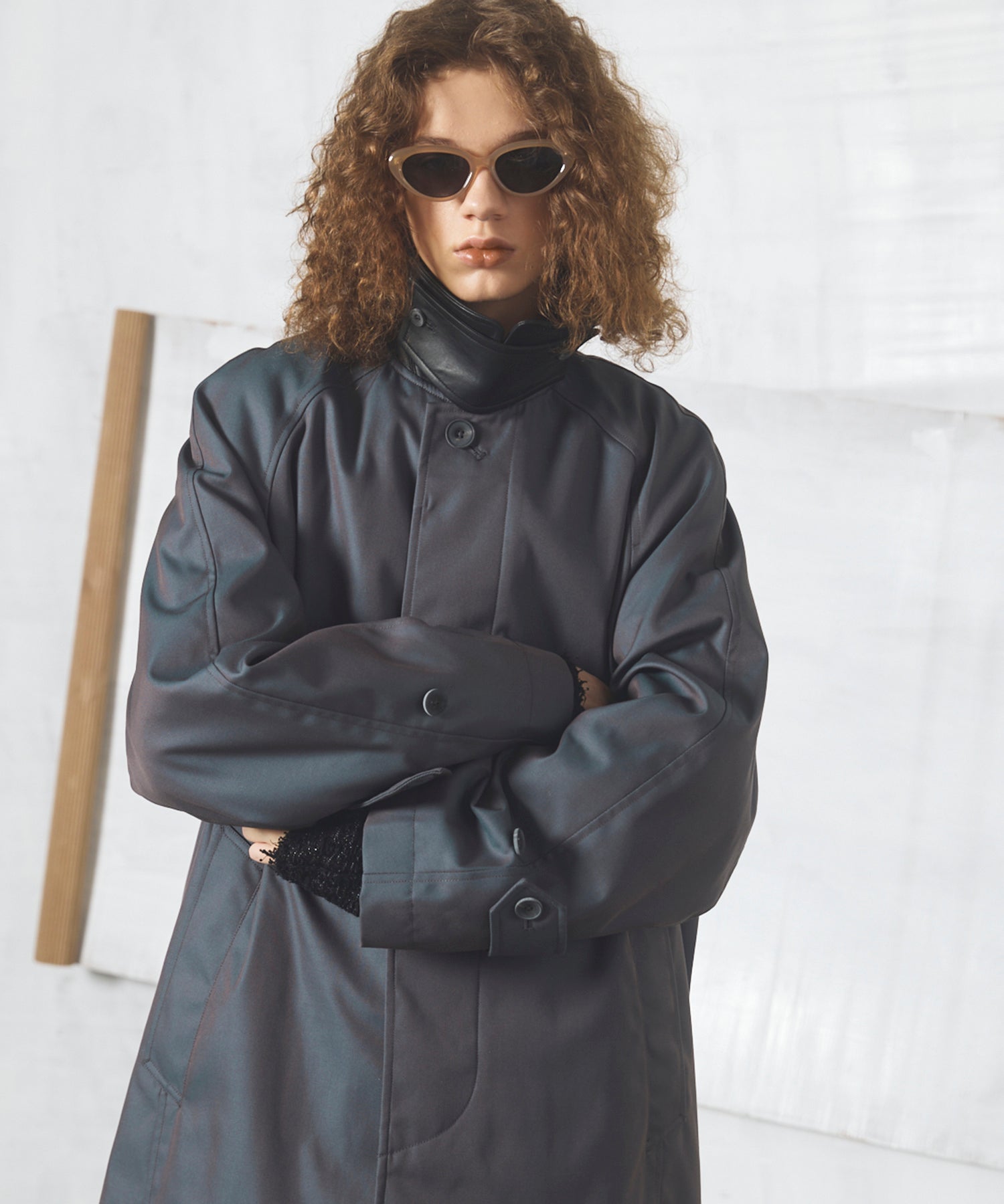【26AW PRE-ORDER】120/2/2 Suvin Cotton Gabardine Prime-Over Leather Collar Balmacaan Coat