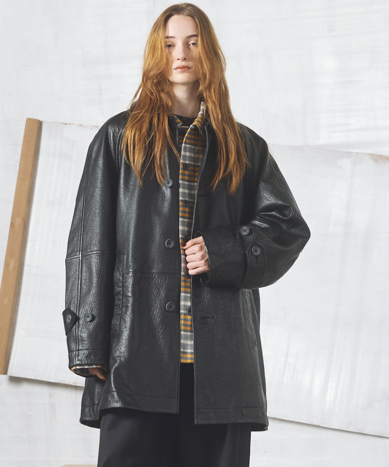 【26AW PRE-ORDER】Grain Leather Prime-Over Front Button Single Raglan Half Coat