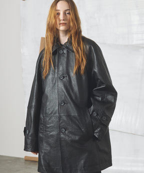 【26AW PRE-ORDER】Grain Leather Prime-Over Front Button Single Raglan Half Coat