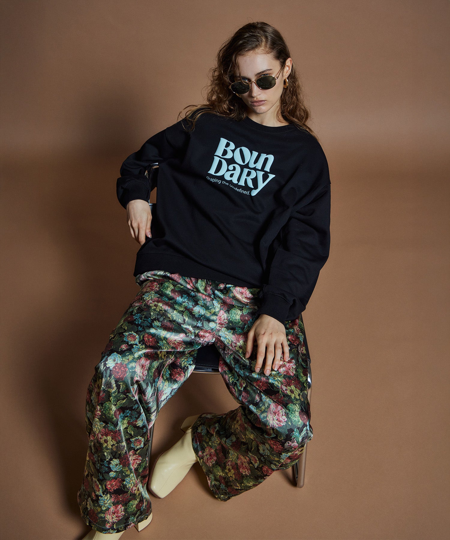 【26WINTER PRE-ORDER】BOUNDARY Embossed Sweatshirt