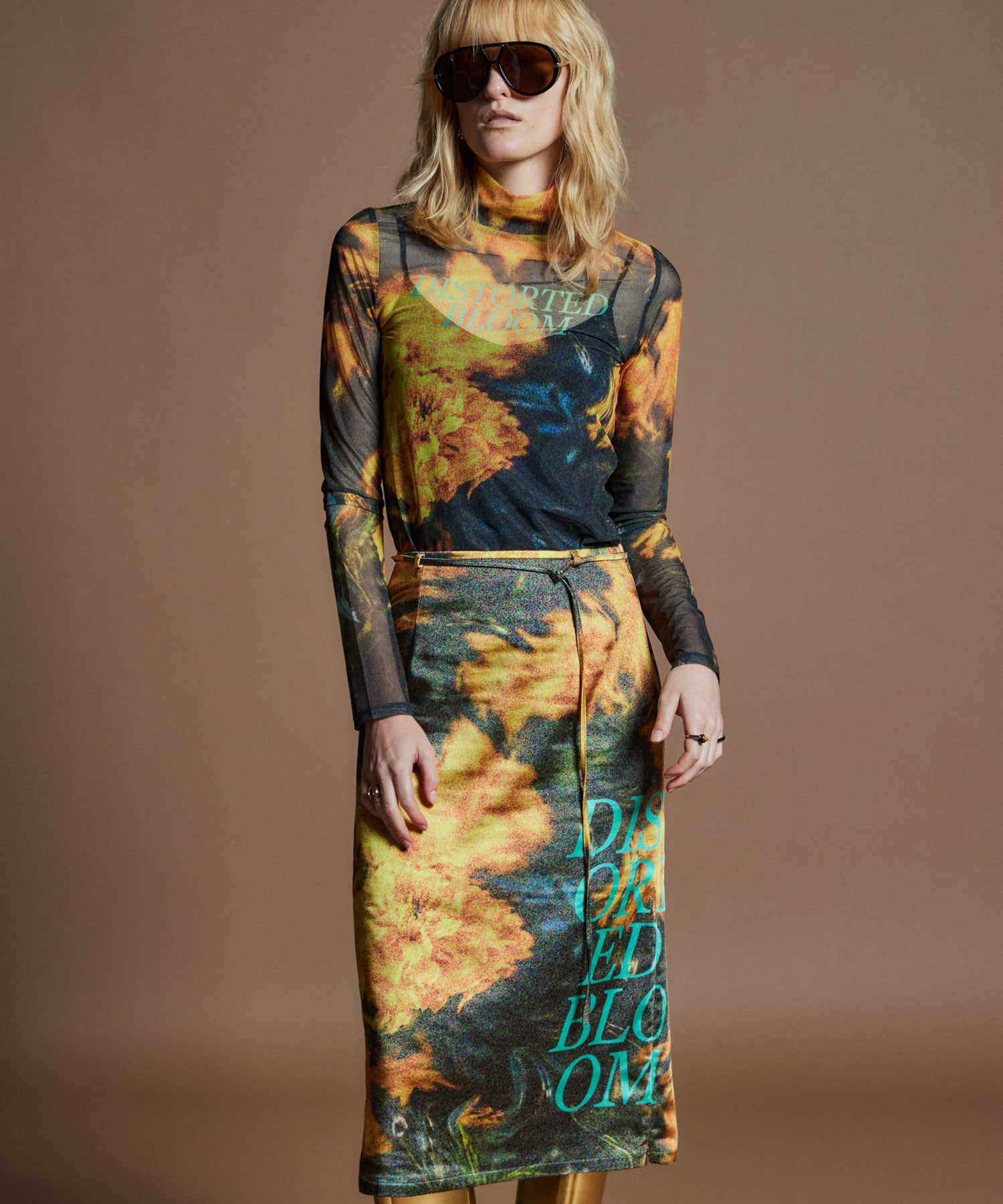 【26WINTER PRE-ORDER】DISTORTED BLOOM Logo Sheer Top