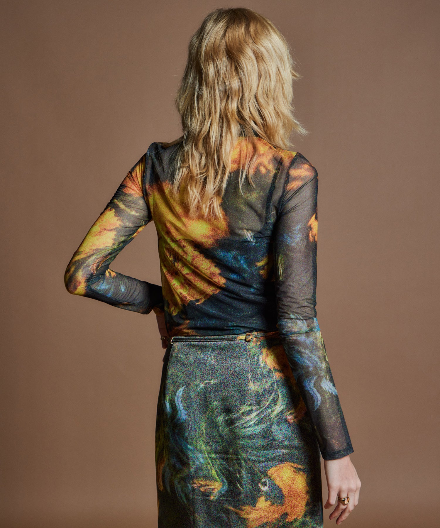 【26WINTER PRE-ORDER】DISTORTED BLOOM Logo Sheer Top