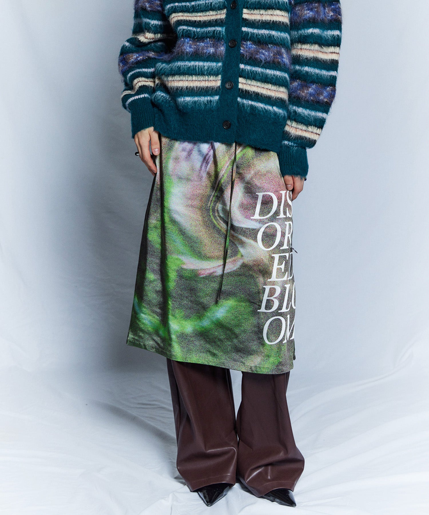 【26WINTER PRE-ORDER】DISTORTED BLOOM Logo Print Tight Skirt