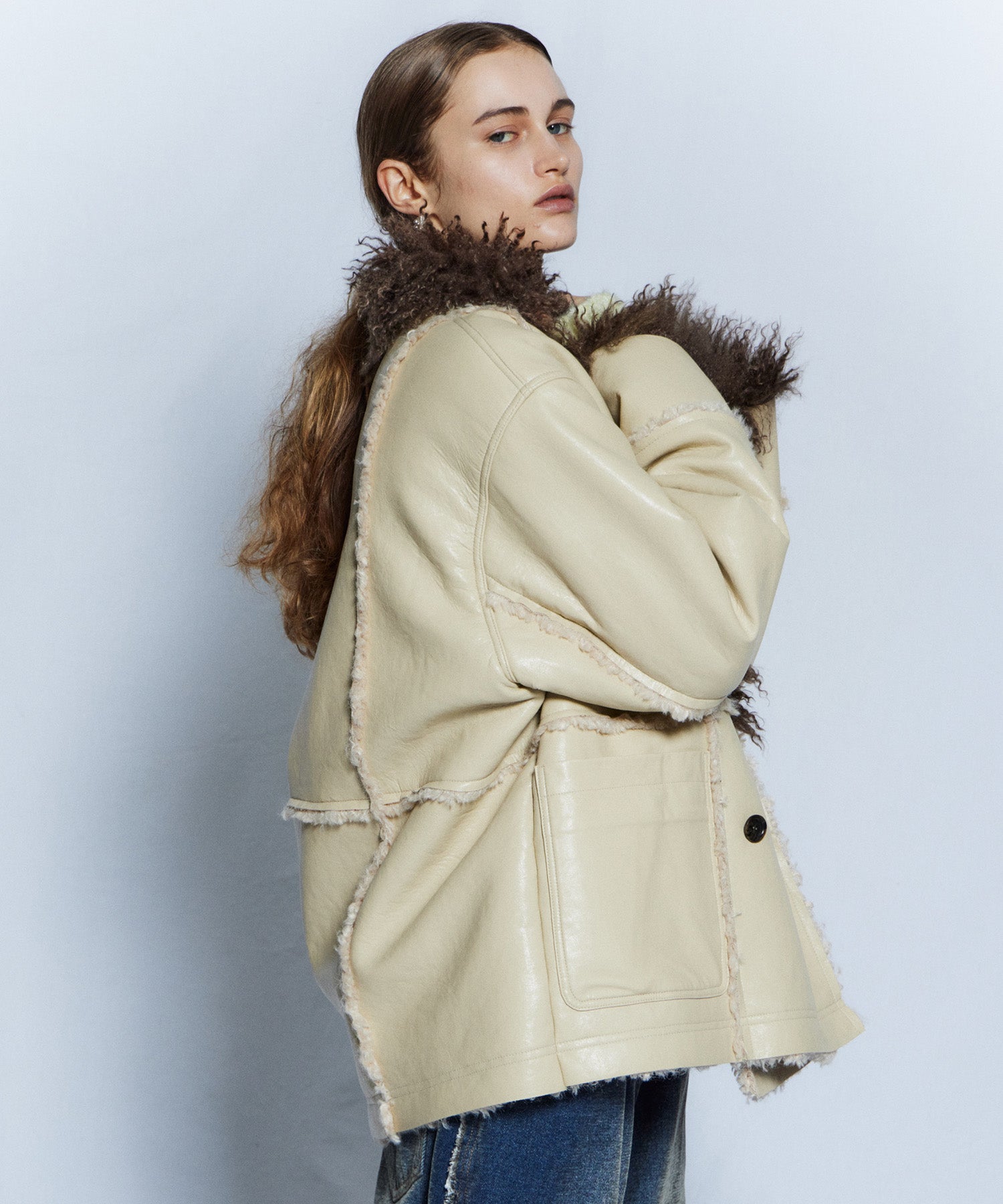 【26WINTER PRE-ORDER】Double-Breasted Vegan Shearling Coat