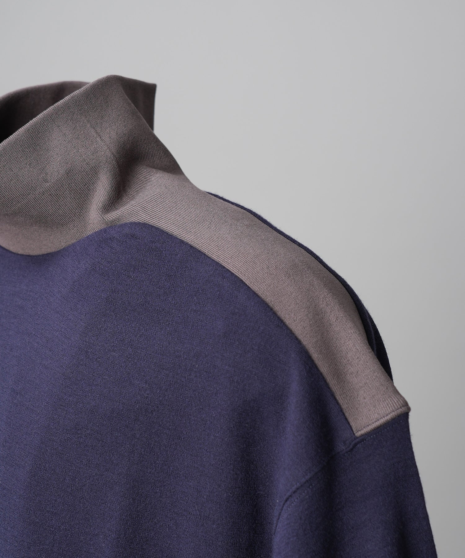 【26AW PRE-ORDER】カラースイッチングアクリルウールポンチプライムオーバーモックネックスウェット