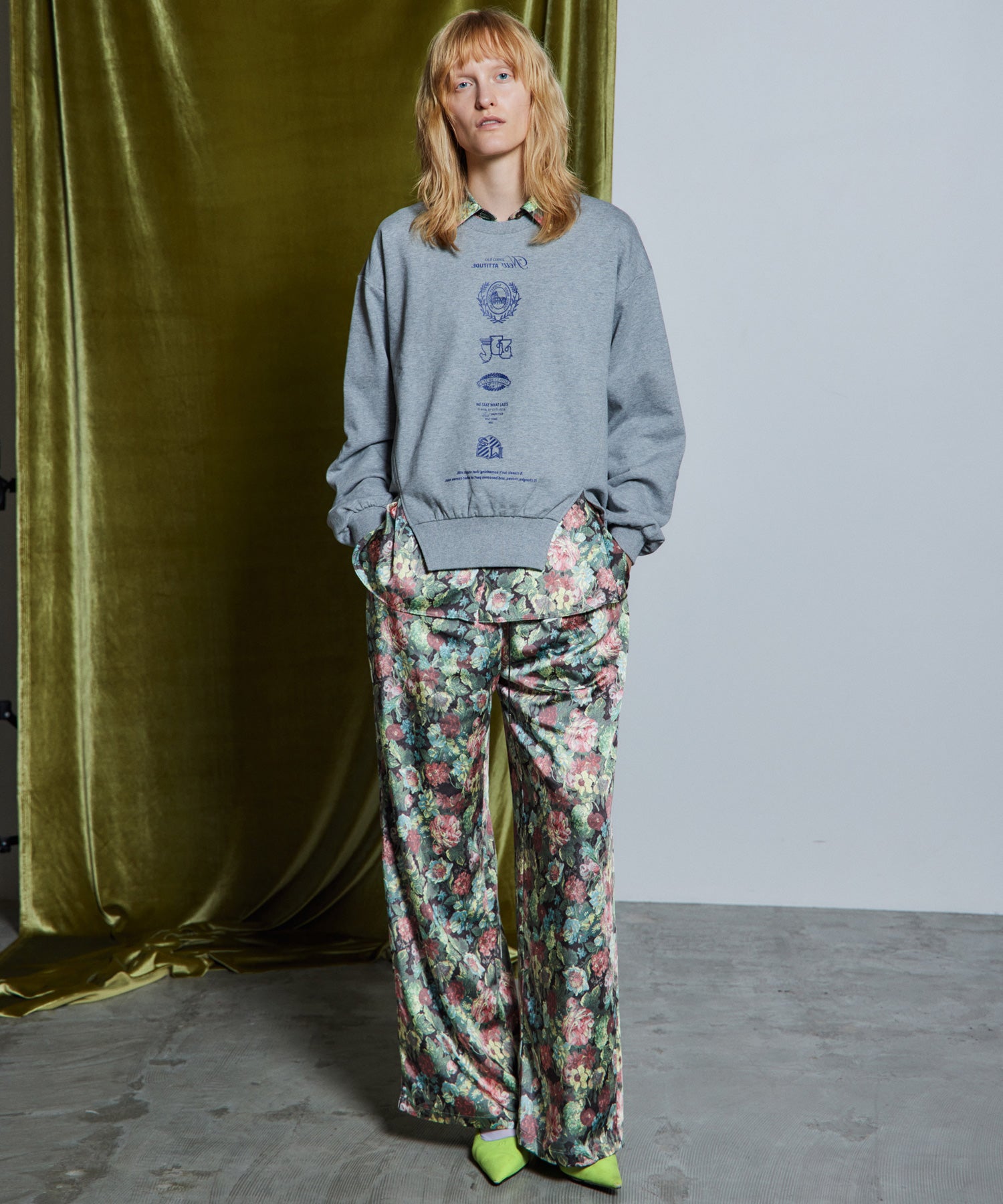 【26WINTER PRE-ORDER】Emblem Sweatshirt