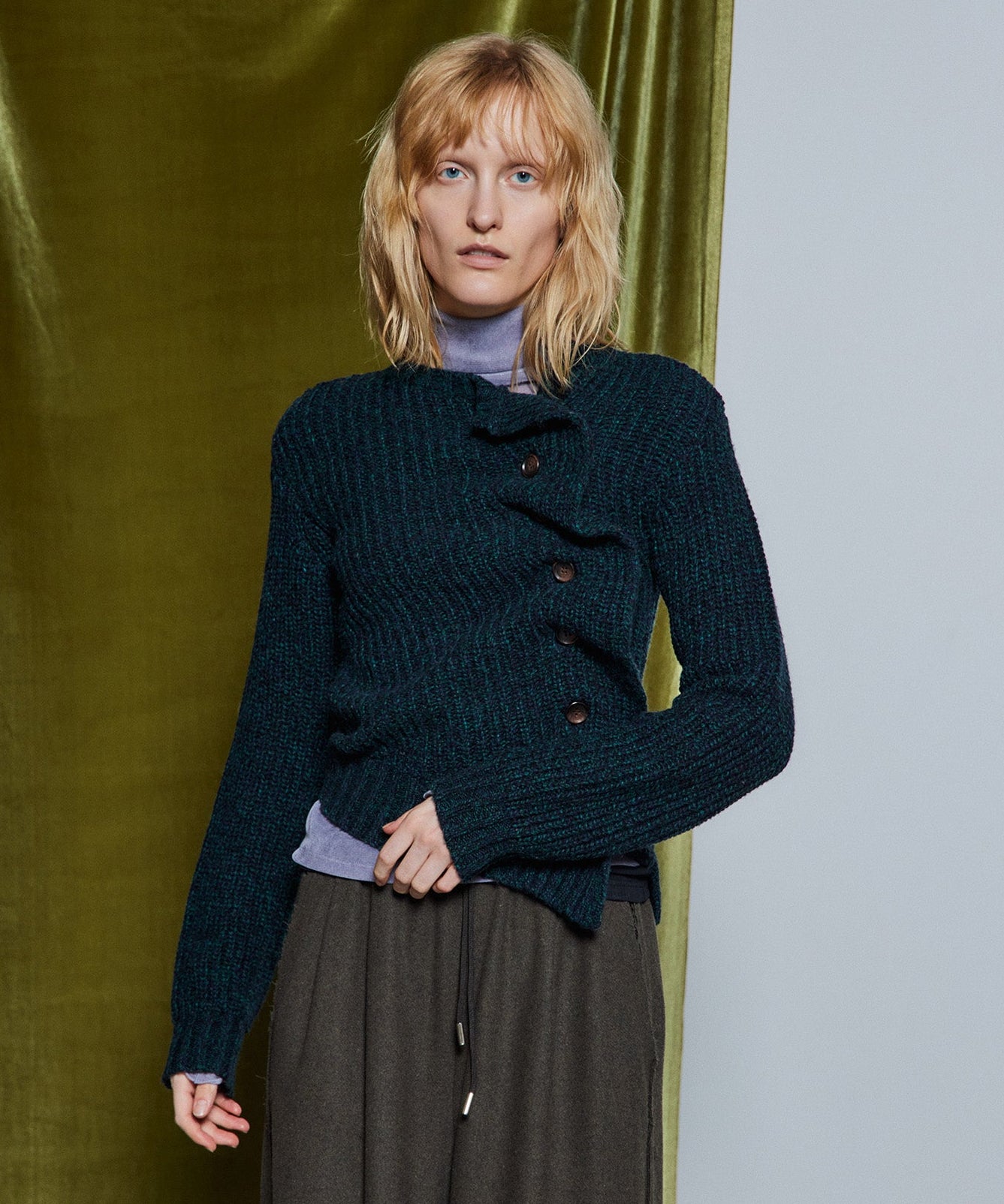 【26WINTER PRE-ORDER】Asymmetrical Frill Cardigan